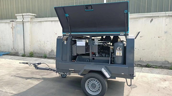 小掛車底盤